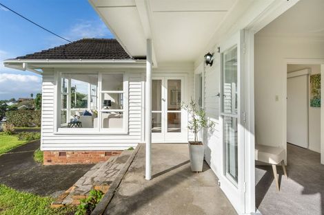 Photo of property in 1/516 Glenfield Road, Bayview, Auckland, 0629