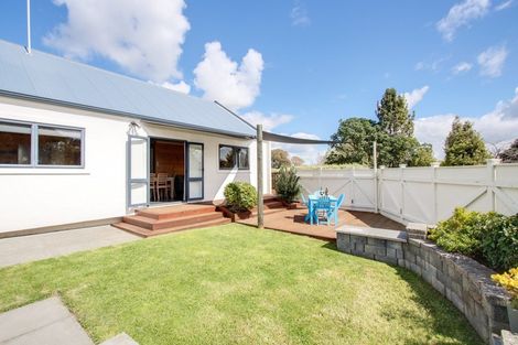 Photo of property in 23a Awarua Crescent, Havelock North, 4130