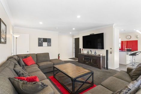 Photo of property in 2/12 Vireya Court, Goodwood Heights, Auckland, 2105