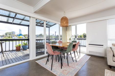 Photo of property in 1/23 Hart Road, Hauraki, Auckland, 0622