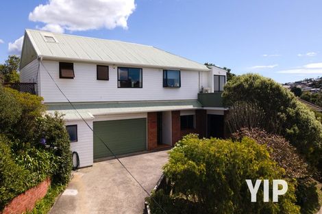 Photo of property in 20 Lyndfield Lane, Newlands, Wellington, 6037