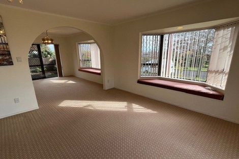 Photo of property in 1 Kincraig Place, Highland Park, Auckland, 2010