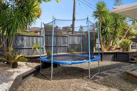 Photo of property in 58 Tiroroa Avenue, Te Atatu South, Auckland, 0610