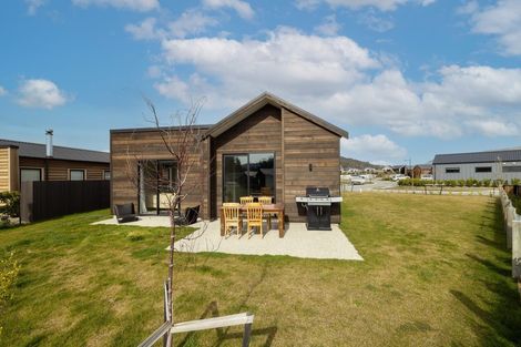 Photo of property in 5 Mount Creighton Crescent, Wanaka, 9305