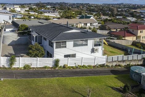 Photo of property in 972 Whangaparaoa Road, Manly, Whangaparaoa, 0930