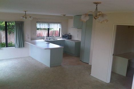 Photo of property in 2/62 Tonar Street, Northcote, Auckland, 0627