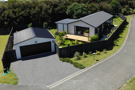 Photo of property in 2 Meenas Place, Cable Bay, 0420