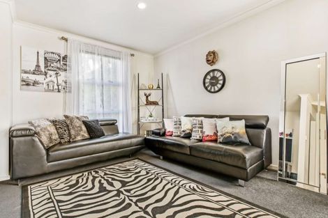 Photo of property in 8 Verdale Circle, Glen Eden, Auckland, 0602