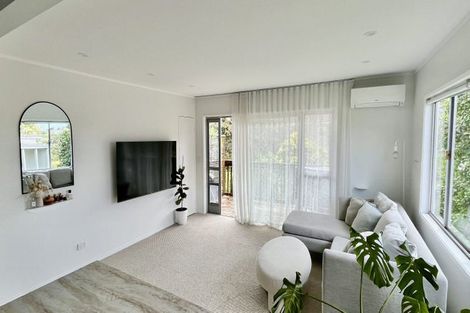 Photo of property in 2/60 Maritime Terrace, Birkenhead, Auckland, 0626