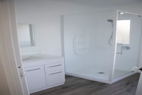 Photo of property in 2/128 Manuka Road, Bayview, Auckland, 0629