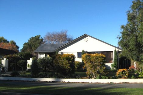 Photo of property in 8 Ramore Place, Redwood, Christchurch, 8051