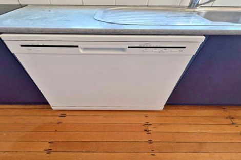 Photo of property in 10 Harry Ward Place, Henderson, Auckland, 0610