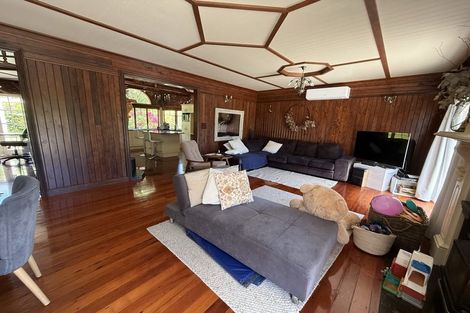 Photo of property in 57 Candia Road, Henderson Valley, Auckland, 0614