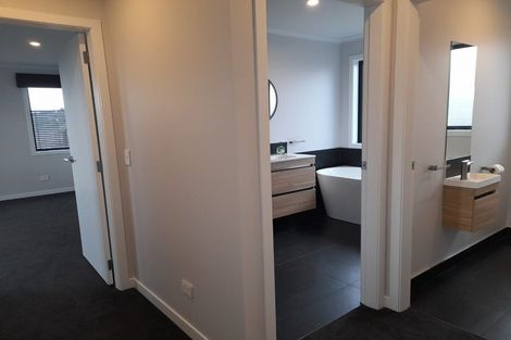 Photo of property in 33 Ngaru Crescent, Wharewaka, Taupo, 3330