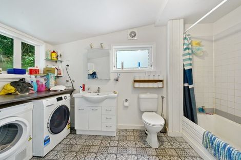 Photo of property in 143 Seatoun Heights Road, Miramar, Wellington, 6022