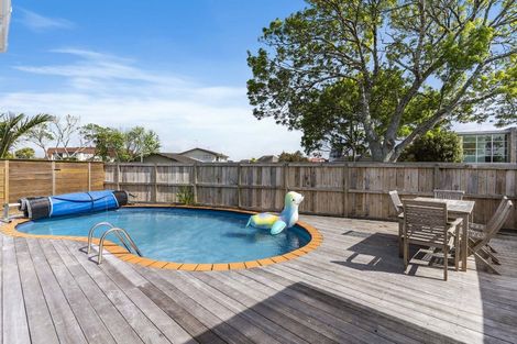 Photo of property in 1/33 Bramley Drive, Farm Cove, Auckland, 2012