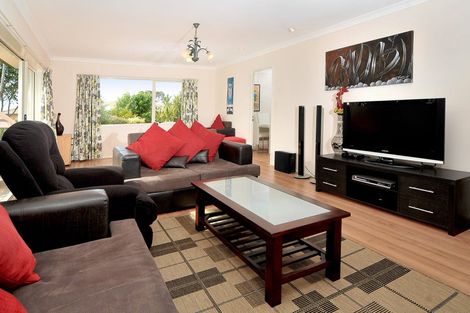 Photo of property in 32 Pitt Avenue, Clendon Park, Auckland, 2103
