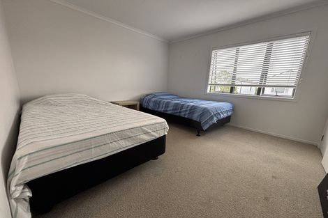 Photo of property in 33 Vinograd Drive, Te Atatu Peninsula, Auckland, 0610