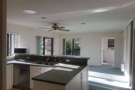 Photo of property in 16 Gala Place, Henderson, Auckland, 0612