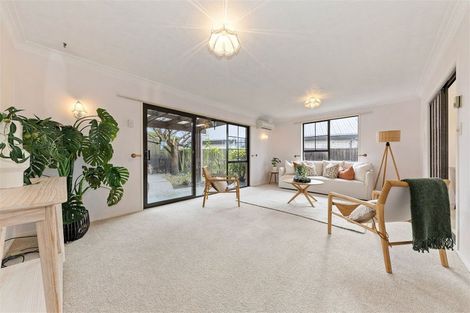Photo of property in 11 Karnak Crescent, Russley, Christchurch, 8042