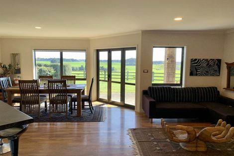 Photo of property in 124a Mountain Road, Sentry Hill, New Plymouth, 4373