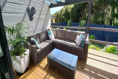 Photo of property in 2 Meenas Place, Cable Bay, 0420