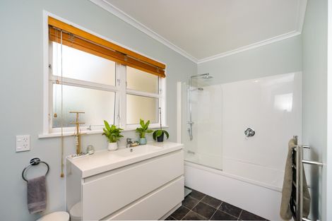 Photo of property in 14 Parkland Crescent, Terrace End, Palmerston North, 4410