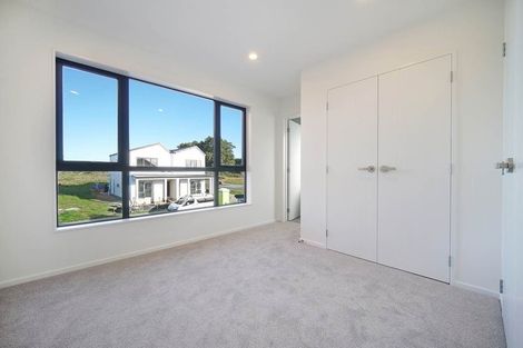 Photo of property in 12 Waimarie Drive, Karaka, 2578