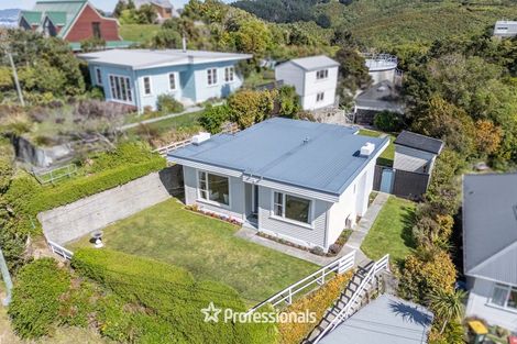 Photo of property in 17 Maungaraki Road, Korokoro, Lower Hutt, 5012