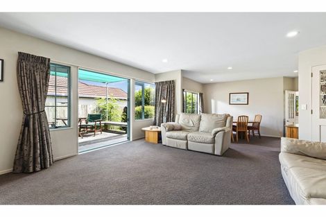 Photo of property in 127a Browns Bay Road, Browns Bay, Auckland, 0630