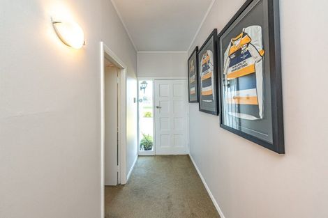 Photo of property in 1 Chester Street, Waverley, 4510