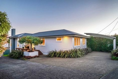 Photo of property in 1/15 Colonial Road, Chatswood, Auckland, 0626