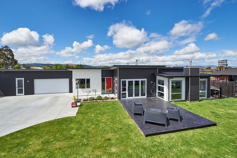 Photo of property in 59 Liberty Grove, Kelvin Grove, Palmerston North, 4414