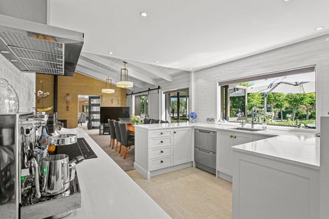 Photo of property in 36 Manutahi Road, Hillsborough, New Plymouth, 4372