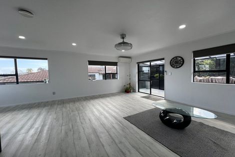 Photo of property in 1/131 Botany Road, Botany Downs, Auckland, 2010