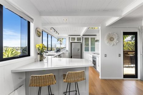 Photo of property in 2/8 Newburn Road, Waiake, Auckland, 0630