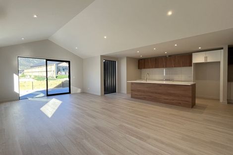 Photo of property in 37 Cheviot Street, Jacks Point, 9371