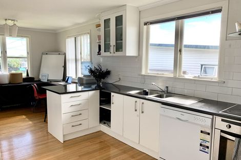 Photo of property in 35 Royton Avenue, Mangere East, Auckland, 2024