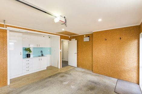 Photo of property in 128 Hillcrest Drive, Kelvin Grove, Palmerston North, 4414