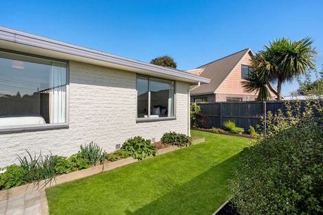 Photo of property in 2/126a Middlepark Road, Sockburn, Christchurch, 8042