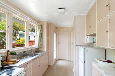 Photo of property in 40 Catherine Crescent, Paparangi, Wellington, 6037