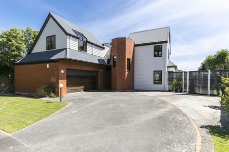 Photo of property in 5 The Crowsnest, Whitby, Porirua, 5024