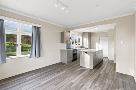 Photo of property in 36 Ongo Road, Hunterville, 4730