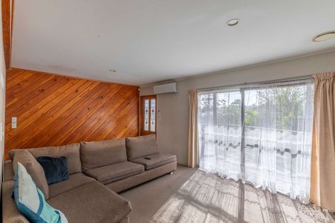 Photo of property in 2/23 Flaunty Place, West Harbour, Auckland, 0618