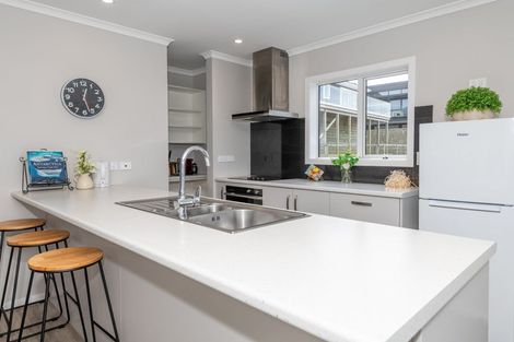 Photo of property in 3 Cessna Way, Newlands, Wellington, 6037