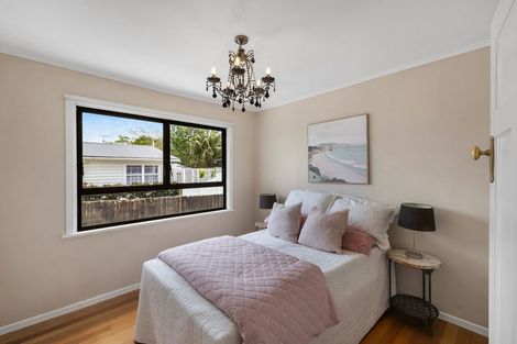 Photo of property in 1/27 Peach Road, Glenfield, Auckland, 0629