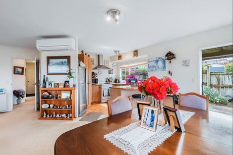 Photo of property in 2/8 Kinder Street, Acacia Bay, Taupo, 3330