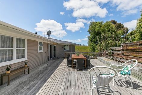 Photo of property in 15 Totaravale Drive, Totara Vale, Auckland, 0629