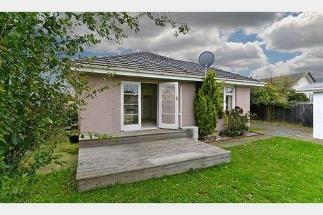Photo of property in 18 Avonhead Road, Avonhead, Christchurch, 8042