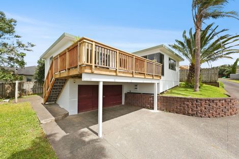 Photo of property in 17a Cherry Tree Place, Massey, Auckland, 0614